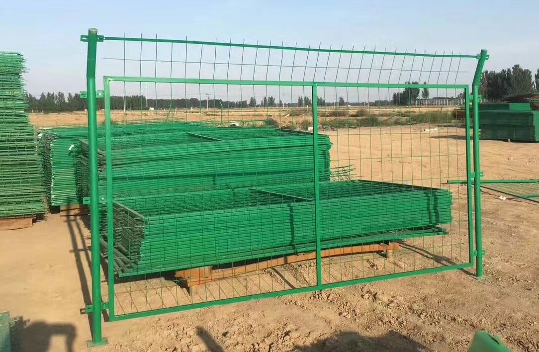 <b>問：公路（lù）護欄網種（zhǒng）類有哪些</b>