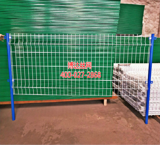 <b>護欄是最理想的可以替代圍牆的安全防護</b>