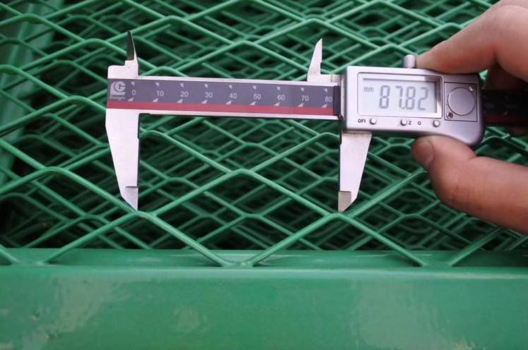 鹹寧技校外圍鋼板（bǎn）