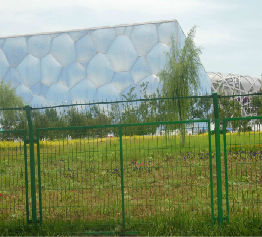 <b>使用（yòng）黃岡（gāng）高速公路護欄板​的好處（chù）</b>