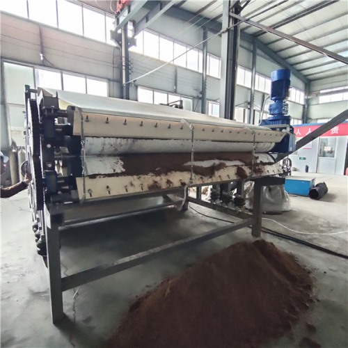 四川客戶酒糟脫水（shuǐ）來廠試機（jī）後效果非常滿意，訂購一台帶式壓榨機（jī）！