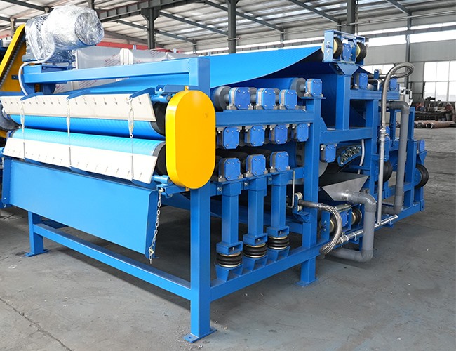 1台（tái）帶式壓榨機發貨啦！