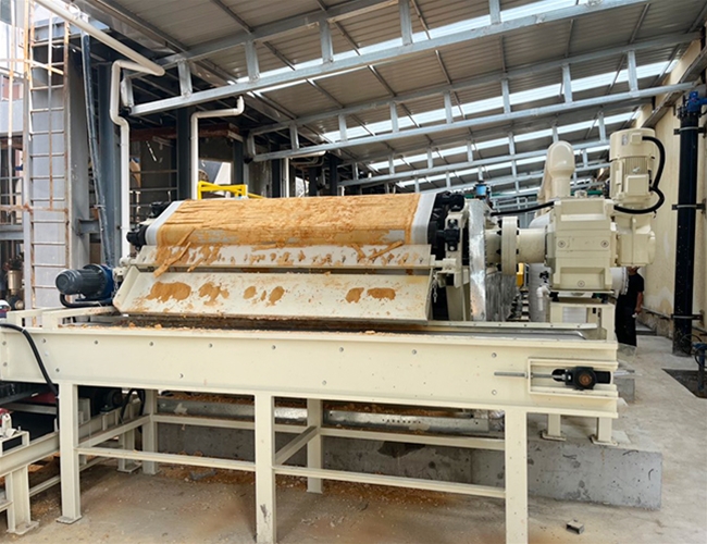 橡膠帶式真空過濾機，唐（táng）山客戶硫酸鈣脫水（shuǐ）投入使用！