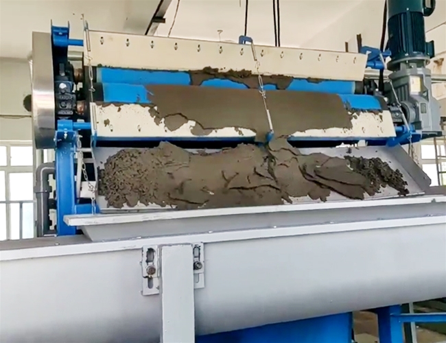 內蒙（méng）古客戶定製的，帶（dài）式濃縮脫水一體機順利投入使用