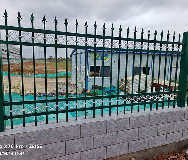 今創軌（guǐ）道交通鋅鋼護欄